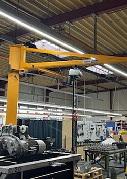 New crane and lifting platform for the retro-fitting of the automatic goods transport system